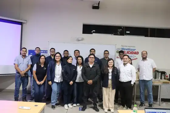 Equipo de una empresa al cierre de su capacitación